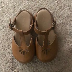 Old Navy brown leather t-strap shoes